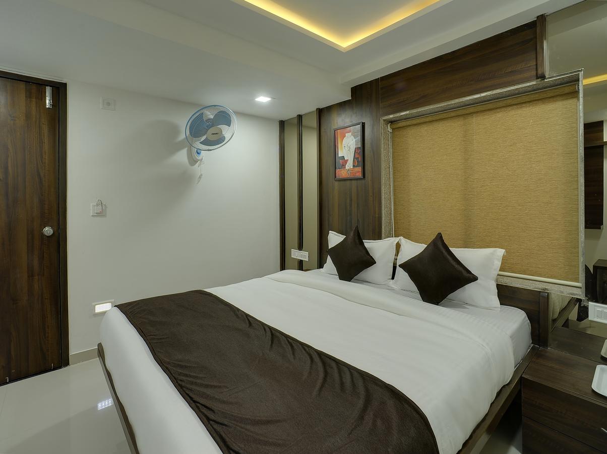 Rudra Royale Hotel Ахмедабад Екстер'єр фото